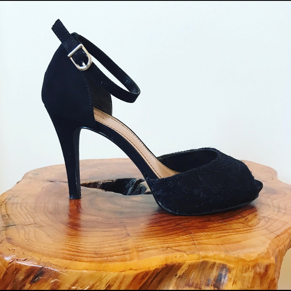 GONE - Peep Toe Lace Pattern Heels - Picture 3 of 8